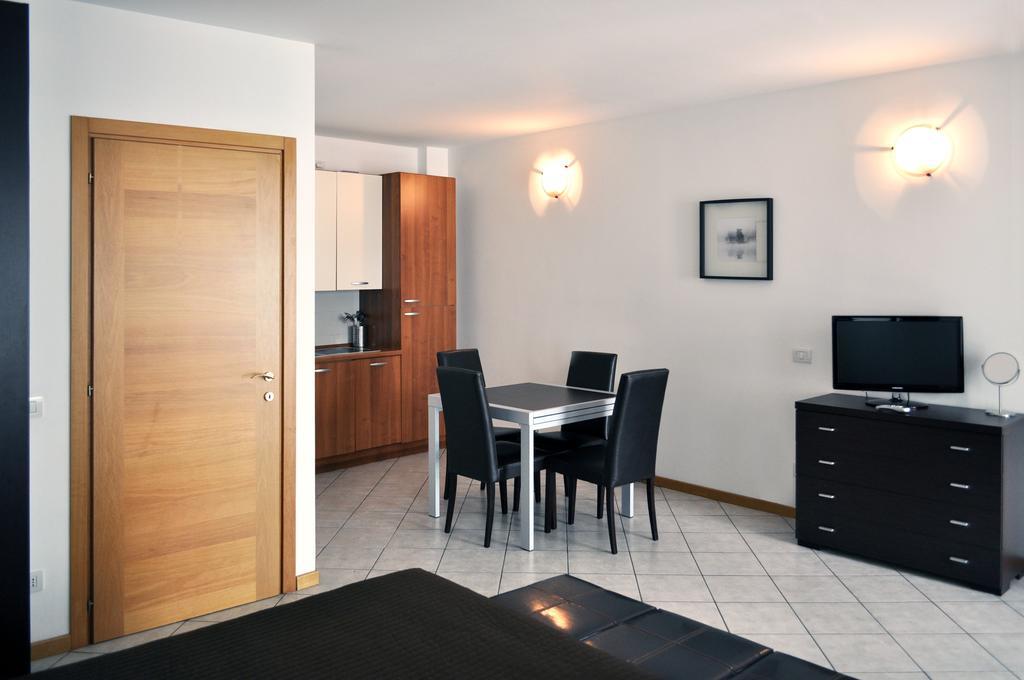 Easy Milano - Rooms And Apartments Navigli Room photo